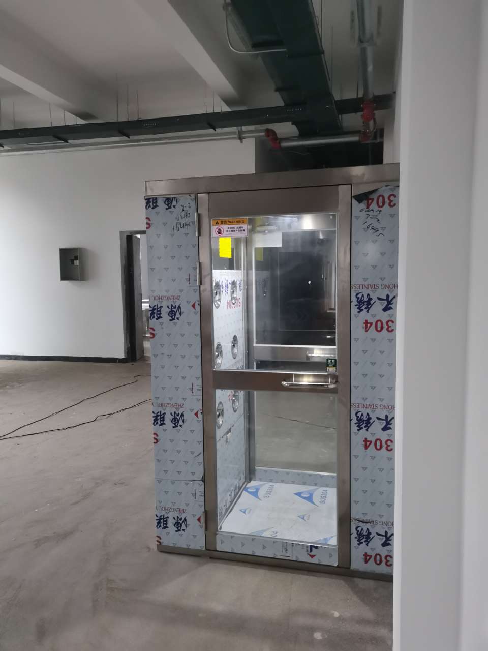 河南省紫諾蘭酒業(yè)有限公司風淋室安裝